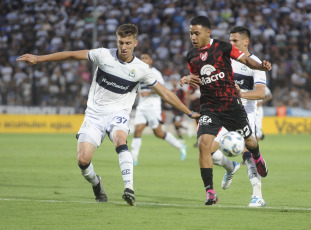 Buenos Aires, Argentina.- In the photos taken on February 29, 2024, Instituto de Córdoba faces Gimnasia within the framework of date 8 of the Professional Football League Cup (LPF), on the Gimnasia field. The goal of the match for the local team was scored by Benjamín Domínguez (14' 2T). While the away goals were scored by Facundo Suárez (26' 1T), Damián Puebla (21' 2T, penalty) and Jonathan Bay (38' 2T).