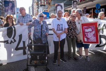 Buenos Aires, Argentina.- En las fotos tomadas el 24 de marzo del 2024, una multitud protestó en una marcha hasta el Congreso para pedir justicia por las víctimas del genocidio de Estado en conmemoración del "Día de la Memoria por la Verdad y la Justicia", un día feriado inamovible que conmemora el aniversario de la última dictadura militar que gobernó el país