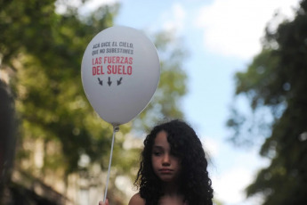 Buenos Aires, Argentina.- In photos taken on March 24, 2024, a crowd protested in a march to Congress to ask for justice for the victims of the state genocide in commemoration of the "Day of Remembrance for Truth and Justice ", an immovable holiday that commemorates the anniversary of the last military dictatorship that ruled the country