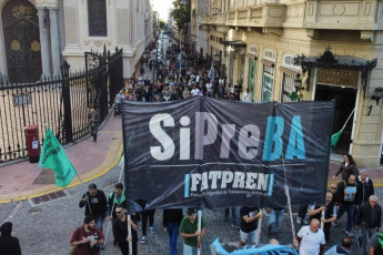 Buenos Aires, Argentina.- In the photos taken on April 23, 2024, with massive mobilizations, the educational community starred throughout the country in a historic day in defense of the public university and in rejection of the budget adjustment ordered by Javier's government Milei. In the City of Buenos Aires, protesters filled Congress and the Plaza de Mayo, and overflowed the surrounding streets, with an estimated attendance of 800,000 people, according to the organizers, and one and a half million throughout the country.