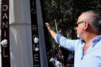 La Plata, Argentina.- En las fotos tomadas el 2 de abril del 2024, el Centro de Excombatientes Islas Malvinas (Cecim) de La Plata, participó del tradicional acto que se realiza cada 2 de abril en la Plaza Malvinas de esa ciudad, en el Día del Veterano y de los Caídos en la guerra, al cumplirse 42 años del inicio del conflicto de 1982. Durante el acto, el Cecim recibió el Doctorado Honoris Causa por parte de la Universidad Nacional de La Plata por su compromiso en la preservación de la memoria y su tarea en defensa de los derechos humanos.