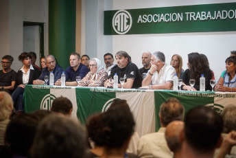 Buenos Aires, Argentina.- In the photos taken on April 10, 2024, the Association of Workers of the Capital State (ATE Capital) held a press conference to announce the presentation of a criminal complaint for the presence of armed police personnel in the workers' assemblies during the layoff days last week. The complaint about the presence of security forces in public buildings was made in the Criminal Court and fell to Correctional Court No. 11