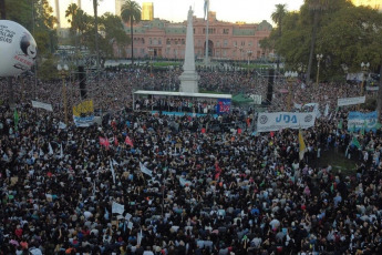 Buenos Aires, Argentina.- In the photos taken on April 23, 2024, with massive mobilizations, the educational community starred throughout the country in a historic day in defense of the public university and in rejection of the budget adjustment ordered by Javier's government Milei. In the City of Buenos Aires, protesters filled Congress and the Plaza de Mayo, and overflowed the surrounding streets, with an estimated attendance of 800,000 people, according to the organizers, and one and a half million throughout the country.