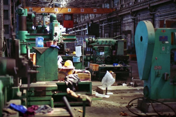 Buenos Aires, Argentina.- En las fotos tomadas el 19 de abril del 2024, muestra las instalaciones de una fábrica de textiles en Buenos Aires. Los gremios textil y del calzado analizaron “la crítica coyuntura” por la que atraviesan esos sectores, en el contexto de una situación laboral que comienza a “sentir los síntomas de la paralización de esas actividades y la consecuente reducción de la producción”, y decidieron sumarse a la huelga nacional de la CGT del 9 de mayo próximo.