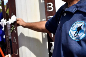 La Plata, Argentina.- En las fotos tomadas el 2 de abril del 2024, el Centro de Excombatientes Islas Malvinas (Cecim) de La Plata, participó del tradicional acto que se realiza cada 2 de abril en la Plaza Malvinas de esa ciudad, en el Día del Veterano y de los Caídos en la guerra, al cumplirse 42 años del inicio del conflicto de 1982. Durante el acto, el Cecim recibió el Doctorado Honoris Causa por parte de la Universidad Nacional de La Plata por su compromiso en la preservación de la memoria y su tarea en defensa de los derechos humanos.