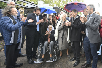 Buenos Aires, Argentina.- En las fotos tomadas el 29 de abril del 2024, el gobernador de la provincia de Buenos Aires, Axel Kicillof, estuvo junto a la presidenta de la Abuelas de Plaza de Mayo, Estela de Carlotto, para inaugurar un centro para la memoria en el ex centro clandestino de detención "La Cacha", ubicado en la ciudad de La Plata.