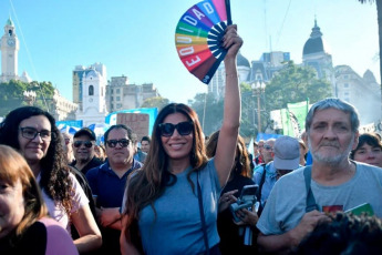 Buenos Aires, Argentina.- In the photos taken on April 23, 2024, with massive mobilizations, the educational community starred throughout the country in a historic day in defense of the public university and in rejection of the budget adjustment ordered by Javier's government Milei. In the City of Buenos Aires, protesters filled Congress and the Plaza de Mayo, and overflowed the surrounding streets, with an estimated attendance of 800,000 people, according to the organizers, and one and a half million throughout the country.