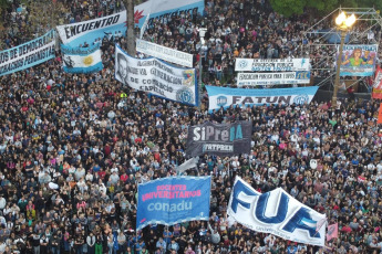 Buenos Aires, Argentina.- In the photos taken on April 23, 2024, with massive mobilizations, the educational community starred throughout the country in a historic day in defense of the public university and in rejection of the budget adjustment ordered by Javier's government Milei. In the City of Buenos Aires, protesters filled Congress and the Plaza de Mayo, and overflowed the surrounding streets, with an estimated attendance of 800,000 people, according to the organizers, and one and a half million throughout the country.