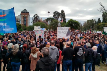 Cordoba, Argentina.- In the photos taken on April 23, 2024, hundreds of thousands of people demonstrated this Tuesday throughout Argentina to repudiate the cuts in funds to the public university, in what constitutes the largest demonstration so far against the policy of adjustments by President Javier Milei. The universities declared a budget emergency after the government decided to extend for this year the same budget they received in 2023, despite the year-on-year inflation that touched 290% in March.