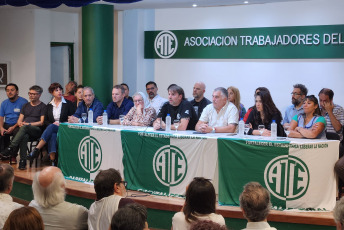 Buenos Aires, Argentina.- In the photos taken on April 10, 2024, the Association of Workers of the Capital State (ATE Capital) held a press conference to announce the presentation of a criminal complaint for the presence of armed police personnel in the workers' assemblies during the layoff days last week. The complaint about the presence of security forces in public buildings was made in the Criminal Court and fell to Correctional Court No. 11