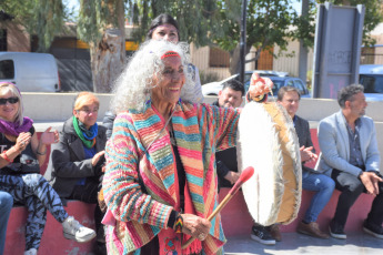 San Juan, Argentina.- En las fotos tomadas el 25 de abril del 2024, en ocasión de la Semana de los Pueblos Originarios de América, que se celebra cada 19 de abril, varias ciudades de Argentina realizaron actividades conmemorativas que apuntaron a reivindicar su cultura y los derechos fundamentales.