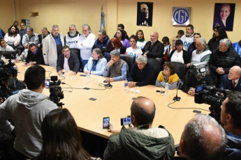 Buenos Aires, Argentina.- In the photos, the teaching unions of the General Confederation of Labor (CGT), with national representation, held a press conference in Buenos Aires, Argentina on May 22, 2024. The teaching unions ratified the 24-hour general strike this Thursday in rejection of “the absence of responses to the salary and labor demands” of education workers” and in demand of “the urgent call for joint negotiations.”