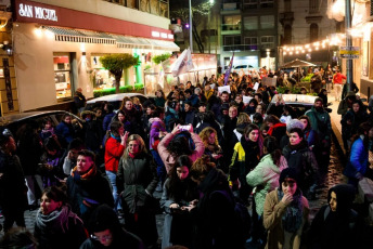 Buenos Aires, Argentina.- In the photos, thousands of feminist and sexual diversity activists mobilized in the Buenos Aires neighborhood of Barracas on March 13, 2024. The protesters demand justice for Paula, Roxana and Andrea, the three murdered lesbian women in the framework of an incendiary hate crime that has a fourth victim recovering, with the motto “It is not freedom, it is hate” and “It was Lesbicide, the State is Responsible.”