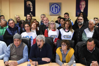 Buenos Aires, Argentina.- In the photos, the teaching unions of the General Confederation of Labor (CGT), with national representation, held a press conference in Buenos Aires, Argentina on May 22, 2024. The teaching unions ratified the 24-hour general strike this Thursday in rejection of “the absence of responses to the salary and labor demands” of education workers” and in demand of “the urgent call for joint negotiations.”