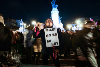 Buenos Aires, Argentina: "Law of Historical Reparation Now" is the demand that the trans survivor collective took to the streets of Buenos Aires on Friday 24 May. Reparatory pension, comprehensive health for a dignified old age, transgender work quota throughout the country, access to housing, effective compliance with the Comprehensive Sex Education (ESI), visibility of male transgender people, implementation of the Trans Strengthening program, opening of police files and records, are the strongest demands for a population with a life expectancy of 35 years.