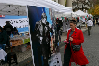 Buenos Aires, Argentina.- En las fotos tomadas el 6 de mayo del 2024, una carpa misionera delante de la catedral de Buenos Aires fue instalada por el Equipo de Sacerdotes de Villas y Barrios Populares de la Argentina, en el inicio de la denominada Semana Carlos Mugica, que constará de diversas actividades de conmemoración a la figura del primer cura villero, al cumplirse el sábado 11 de mayo 50 años de su asesinato.