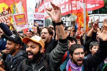 Buenos Aires, Argentina.- In the photos taken on May 1, 2024, thousands of people, independent and affiliated with unions, demonstrated in Argentina for Worker's Day and against the labor reform promoted by the government of Javier Milei .