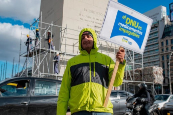 Buenos Aires, Argentina.- In the photos, organizations from political and social sectors participated in a day of signatures against the still valid DNU 70/23 on May 14, 2024. Likewise, the campaign was carried out to "raise citizens' awareness about the harms of the validity of the DNU in daily life".