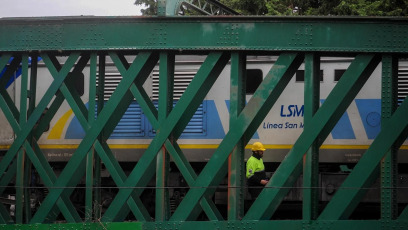 Buenos Aires, Argentina - In the photo, work in the area. A San Martín line train collided with a locomotive and an empty boxcar on the Palermo viaduct at the height of Alcorta Avenue on Friday. Firefighters and SAME personnel worked at the scene and evacuated the train: a total of 97 people were injured, 55 of whom had to be taken to hospital due to their seriousness.