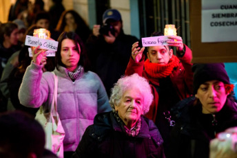 Buenos Aires, Argentina.- In the photos, thousands of feminist and sexual diversity activists mobilized in the Buenos Aires neighborhood of Barracas on March 13, 2024. The protesters demand justice for Paula, Roxana and Andrea, the three murdered lesbian women in the framework of an incendiary hate crime that has a fourth victim recovering, with the motto “It is not freedom, it is hate” and “It was Lesbicide, the State is Responsible.”