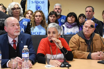 Buenos Aires, Argentina.- En las fotos, los gremios docentes de la Confederación General del Trabajo (CGT), con representación nacional, brindaron una conferencia de prensa en Buenos Aires, Argentina el 22 de mayo del 2024. Los gremios docentes, ratificaron el paro general de 24 horas de este jueves en rechazo de “la ausencia de respuestas a las demandas salariales y laborales” de los trabajadores de la educación” y en reclamo de “la urgente convocatoria a negociaciones paritarias”.