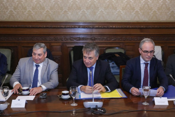 Buenos Aires, Argentina.- In the photo, the Uruguayan Foreign Minister, Omar Paganini (center), arrived in Buenos Aires and held a meeting with his Argentine counterpart, Diana Mondino, on May 24, 2024. Although, the meeting would have an "open agenda" , the teams from both foreign ministries had been working for days to bring together various issues of the bilateral relationship. According to a statement, among the topics of conversation were daily border issues, bilateral trade and the development of the Uruguay River waterway.