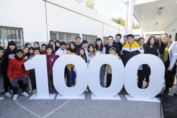 Buenos Aires, Argentina- En las fotos, el gobernador de la provincia de Buenos Aires, Axel Kicillof, inauguró el aula número mil en Malvinas Argentinas el 16 de mayo del 2024. El gobernador bonaerense, inauguró dos nuevas aulas equipadas con pizarra, escritorio, mesas, sillas y aires acondicionados donde funcionarán 5to y 6to año y celebró la construcción de otros 222 nuevos edificios escolares.