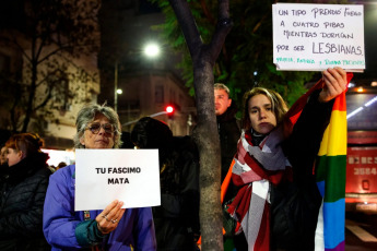 Buenos Aires, Argentina.- In the photos, thousands of feminist and sexual diversity activists mobilized in the Buenos Aires neighborhood of Barracas on March 13, 2024. The protesters demand justice for Paula, Roxana and Andrea, the three murdered lesbian women in the framework of an incendiary hate crime that has a fourth victim recovering, with the motto “It is not freedom, it is hate” and “It was Lesbicide, the State is Responsible.”