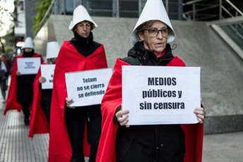 Buenos Aires, Argentina.- En las fotos, Nancy Pazos, en representación de la organización Periodistas Argentinas, expuso en el Senado durante el debate en comisión de la Ley Bases el 16 de mayo del 2024. En su alocución en el Salón Azul, la periodista Pazos alertó, “Estamos ante el peligro de convertir por ley información en propaganda...Estamos en peligro cuando en las coberturas de actos y movilizaciones nos disparan gases y balas de gomas". El debate en comisión de la Ley Bases concluyó el jueves por la noche en el Senado, sin que el oficialismo de La Libertad Avanza lograra avanzar en un dictamen para poder llevar el proyecto al recinto.