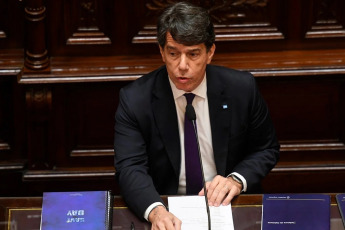 (Archivo) Buenos Aires, Argentina.- En la foto, el gobierno del presidente argentino Javier Milei, anunció la renuncia del jefe de gabinete Nicolás Posse (foto) y su reemplazo será el ministro del Interior, Guillermo Francos. Según indicó un comunicado oficial de la Jefatura de Gabinete de Ministros, "el motivo de esta decisión fue la diferencia de criterios y expectativas en la marcha del Gobierno y las tareas encomendadas".