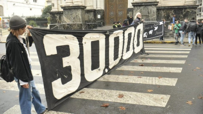 Rosario, Argentina.- En las fotos, organizaciones y activistas participaron del VI Encuentro Nacional LGTBIQNB+ en Rosario, Argentina el 23 de junio del 2024. Desde distintos sitios del país, se consensuaron como prioridades en su agenda en común, el reclamo de justicia por la Masacre de Barracas; el fin de la impunidad judicial; el rechazo a la Ley Bases, al DNU 70/2023 y el desfinanciamiento de las políticas públicas de reparación y promoción a las diversidades; la sanción de una ley que desaliente y condene a la discriminación por identidad y expresión de género y de otra que amplíe derechos a las personas trans; el respeto al cupo laboral en el Estado nacional.