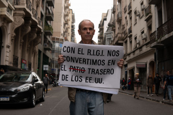 Buenos Aires, Argentina - In a photo of 12 June 2024, the area around the National Congress became a battlefield where demonstrators and security forces clashed throughout the afternoon of Wednesday 12 June. Social, piqueteras, leftist, Peronist, human rights, neighbourhood assemblies and trade union organisations demonstrated in rejection of the Ley Bases that is being debated in the Senate. The aim of the attack was to interrupt the session.