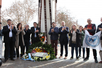 Buenos Aires, Argentina.- En las fotos, el intendente de La Plata, Julio Alak, encabezó el acto en el que se declaró “Sitio de la Memoria” a la plaza Islas Malvinas y las dependencias del centro cultural de avenida 19 y 51 que albergaron el Casino de Oficiales del Regimiento 7 de Infantería el 15 de junio del 2024. Con motivo del 42° aniversario del fin del conflicto bélico, se anunció la nueva denominación “Centro Cultural y de la Memoria Islas Malvinas” y se formalizó la asunción de sus directivos.