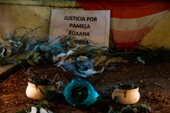 Buenos Aires, Argentina.- In the photos, one month after the triple lesbicide, a march was held to the Plazoleta Quinquela Martin (Barracas) on June 6, 2024. The protesters demand justice for the victims Pamela, Roxana and Andrea , and assistance and justice for Sofía, the only survivor. Two couples were victims of an incendiary hate crime in a guesthouse on May 6.