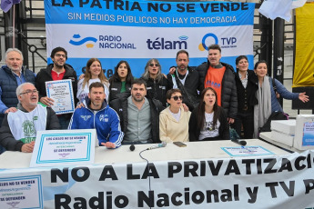 Buenos Aires, Argentina.- In the photos, unions from Radio Nacional, TV Pública, Correo Argentino and Aerolíneas Argentinas, among others, accompanied by company workers, delivered to the national senators more than a million signatures of citizens against privatization of these companies on June 11, 2024.