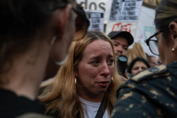 Buenos Aires, Argentina.- En las fotos, argentinos se movilizaron a Plaza de Mayo para reclamar la liberación de las personas que continúan detenidos por los incidentes en Plaza Congreso el 18 de junio del 2024. La jueza federal dispuso la liberación de 11 de las 16 personas que seguían detenidas por los incidentes que se produjeron el pasado 12 de junio en Plaza Congreso, durante el debate de Ley Bases, según confirmaron fuentes judiciales.