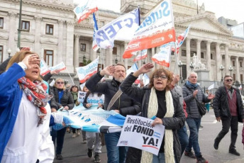 Buenos Aires, Argentina.- The photos show the strike of teachers and non-teachers demanding a salary increase in Buenos Aires, Argentina on June 4, 2024. The strike is part of the conflict over the financing of education higher education, and the restitution of the National Teacher Incentive Fund (FoNID) and salary recomposition.