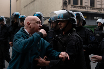 Buenos Aires, Argentina - In a photo of 12 June 2024, the area around the National Congress became a battlefield where demonstrators and security forces clashed throughout the afternoon of Wednesday 12 June. Social, piqueteras, leftist, Peronist, human rights, neighbourhood assemblies and trade union organisations demonstrated in rejection of the Ley Bases that is being debated in the Senate. The aim of the attack was to interrupt the session.