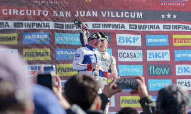 San Juan, Argentina.- En las fotos, durante la quinta fecha del TC 2000, que se disputó en el autódromo sanjuanino del Villicum, Argentina el 23 de junio del 2024. Tiago Pernía (Renault), de 22 años se quedó con las dos finales disputadas en el circuito de El Villicum. Completaron el podio Bernardo Llaver (Honda) y Leonel Pernía (Renault).