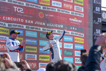 San Juan, Argentina.- In the photos, during the fifth date of TC 2000, which was held at the San Juan Villicum racetrack, Argentina on June 23, 2024. Tiago Pernía (Renault) (center), 22 years old, won the two finals played at the El Villicum circuit. Bernardo Llaver (Honda) and Leonel Pernía (Renault) completed the podium.