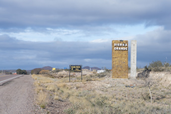 Río Negro, Argentina.- En las fotos, muestra el pueblo de Sierra Grande en Río Negro, Argentina el 12 de agosto del 2024. YPF confirmó su mega proyecto de gas natural licuado (GNL) con Petronas que se realizará en Sierra Grande, Río Negro. La empresa estatal saldrá a buscar primero clientes con los que se garantizará compradores del recurso, para luego intentar colocar deuda por al menos USD 20.000 millones en el mercado internacional que permitan financiar las obras.