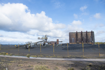 Río Negro, Argentina.- The photos show the town of Sierra Grande in Río Negro, Argentina on August 12, 2024. YPF confirmed its mega liquefied natural gas (LNG) project with Petronas to be carried out in Sierra Grande, Río Negro. The state-owned company will first seek out clients with whom it will guarantee buyers of the resource, and then try to place debt for at least USD 20 billion on the international market to finance the works.