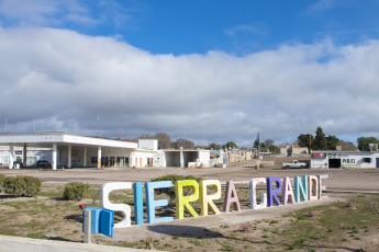 Río Negro, Argentina.- En las fotos, muestra el pueblo de Sierra Grande en Río Negro, Argentina el 12 de agosto del 2024. YPF confirmó su mega proyecto de gas natural licuado (GNL) con Petronas que se realizará en Sierra Grande, Río Negro. La empresa estatal saldrá a buscar primero clientes con los que se garantizará compradores del recurso, para luego intentar colocar deuda por al menos USD 20.000 millones en el mercado internacional que permitan financiar las obras.