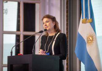 Buenos Aires, Argentina.- En las fotos, la canciller argentina, Diana Mondino, participó del Consejo de las Américas en el Alvear Palace Hotel en Buenos Aires, Argentina el 14 de agosto del 2024. Mondino, afirmó que invertir en el país suramericano es "la opción más fácil, barata e inteligente" para combatir la crisis climática, un tema controversial al interior de La Libertad Avanza.