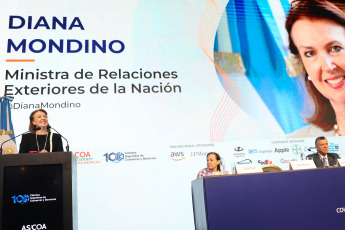 Buenos Aires, Argentina.- En las fotos, la canciller argentina, Diana Mondino, participó del Consejo de las Américas en el Alvear Palace Hotel en Buenos Aires, Argentina el 14 de agosto del 2024. Mondino, afirmó que invertir en el país suramericano es "la opción más fácil, barata e inteligente" para combatir la crisis climática, un tema controversial al interior de La Libertad Avanza.