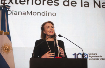 Buenos Aires, Argentina.- In the photos, Argentine Foreign Minister Diana Mondino participated in the Council of the Americas at the Alvear Palace Hotel in Buenos Aires, Argentina on August 14, 2024. Mondino stated that investing in the South American country is "the easiest, cheapest and smartest option" to combat the climate crisis, a controversial issue within La Libertad Avanza.