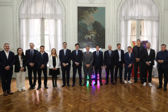 Buenos Aires, Argentina.- In the photos, authorities participate in the launch of the Fortnite video game with landscapes of Argentina on August 1, 2024. Argentina became the first country to have a presence as a brand in the popular Fortnite video game, with the aim of promoting its tourism. The initiative recreates emblematic places in the country such as the Iguazu Falls and the Perito Moreno glacier.