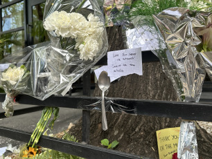 Buenos Aires, Argentina.- In the photos, dozens of curious people and fans of the band One Direction, to which Liam Payne belonged, remain in front of the hotel where the artist died on October 17, 2024. The British musician, former member of the band One Direction, died this Wednesday (16) after falling from a third floor in the "Casa Sur" hotel in the Palermo neighborhood, in the City of Buenos Aires. The singer, 31 years old, had been in the country for several days. He had traveled to attend the show of Niall Horan, another former member of the band