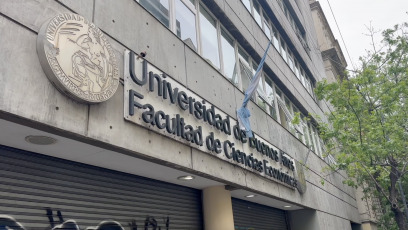 Buenos Aires, Argentina.- In the photos taken on October 17, 2024, the University of Buenos Aires campuses are closed. University teachers and non-teaching staff will carry out a new strike this Thursday in all national universities. The strike called by the National University Trade Union Front is in demand for the recomposition of salaries and the expansion of the educational budget planned for 2025. The measure is part of a "struggle plan" that also includes the advancement of student occupations of more than 40 public university buildings throughout the country.