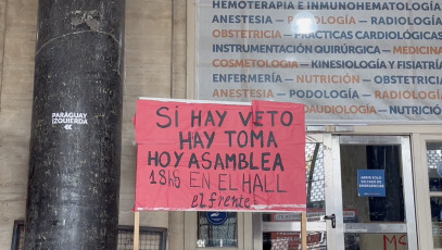 Buenos Aires, Argentina.- In the photos taken on October 17, 2024, the University of Buenos Aires campuses are closed. University teachers and non-teaching staff will carry out a new strike this Thursday in all national universities. The strike called by the National University Trade Union Front is in demand for the recomposition of salaries and the expansion of the educational budget planned for 2025. The measure is part of a "struggle plan" that also includes the advancement of student occupations of more than 40 public university buildings throughout the country.